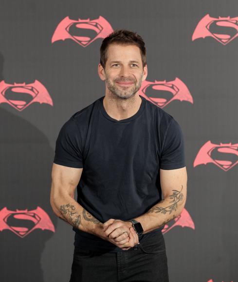 zack-snyder-kqVG-U30583179459ONC-490x578@RC.jpg