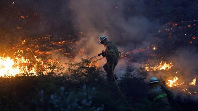 Portugal lucha por controlar el incendio más mortífero de su historia