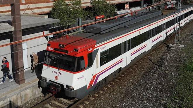 Una pequeña explosión en un Cercanías de Madrid provoca el caos entre los pasajeros