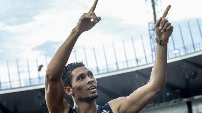 Van Niekerk sigue haciendo historia