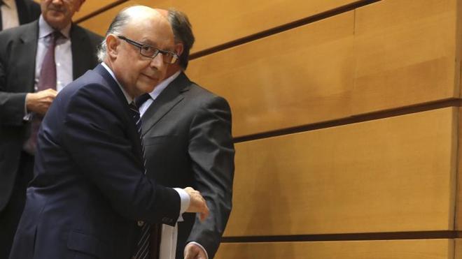 El PSOE se niega a reunirse con Montoro para hablar del techo de gasto