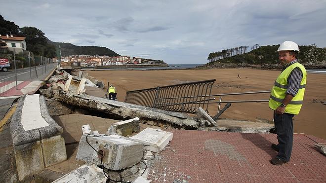 La reconstrucción del paseo marítimo de Karraspio estará lista para mediados de junio