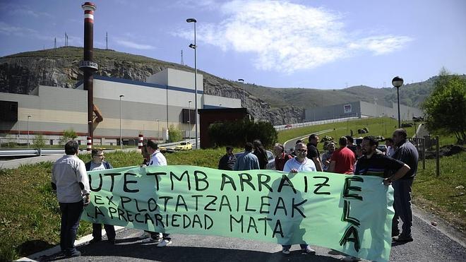 Empleados de la TMB protestan por tener que limpiar la planta "sin garantías" para su salud