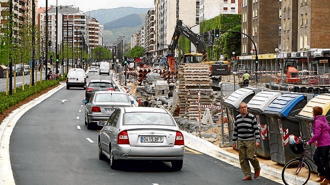 La Avenida de Gasteiz estrena carril hacia el Sur y comienza su fase final con retraso