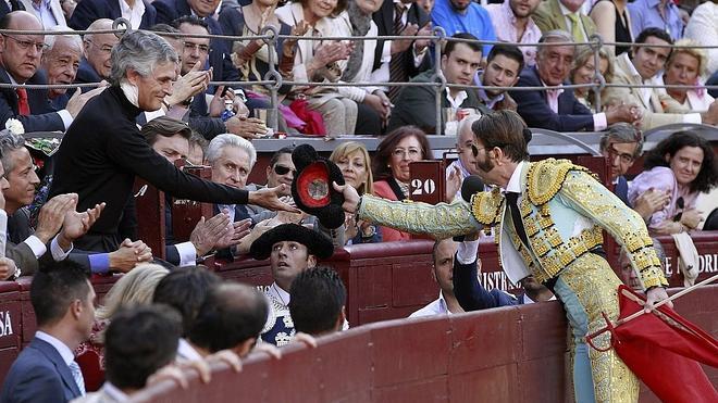 Padilla brinda el toro a su gran amigo Suárez