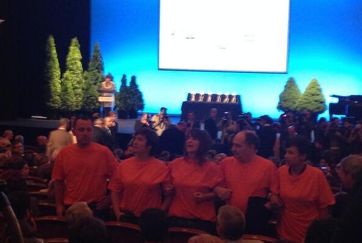 Parlamentarios de EH Bildu boicotean un acto del Príncipe en Bilbao con gritos a favor del derecho a decidir