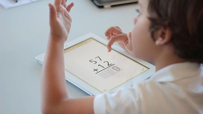 Un colegio de Vitoria sustituye los libros por iPads