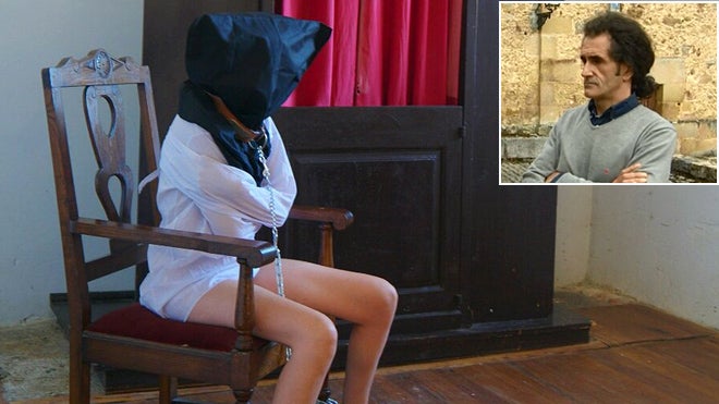 El autor de los desnudos en una iglesia de Munitibar: "Es un homenaje a la mujer"