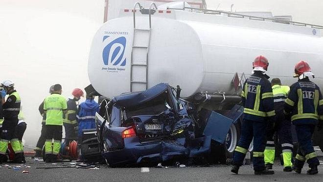 Dos muertos en una colisión múltiple de once vehículos en Cantabria