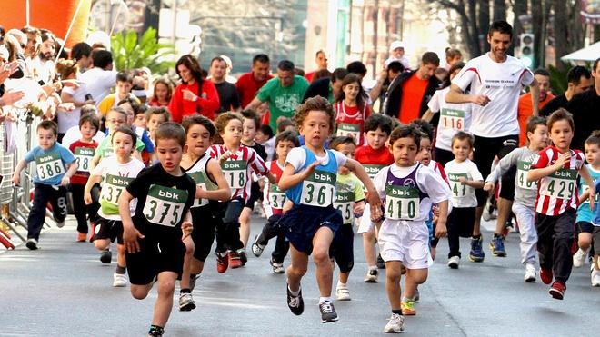 'Runners' con chupete y Carlos Jean en fiestas de Mungia