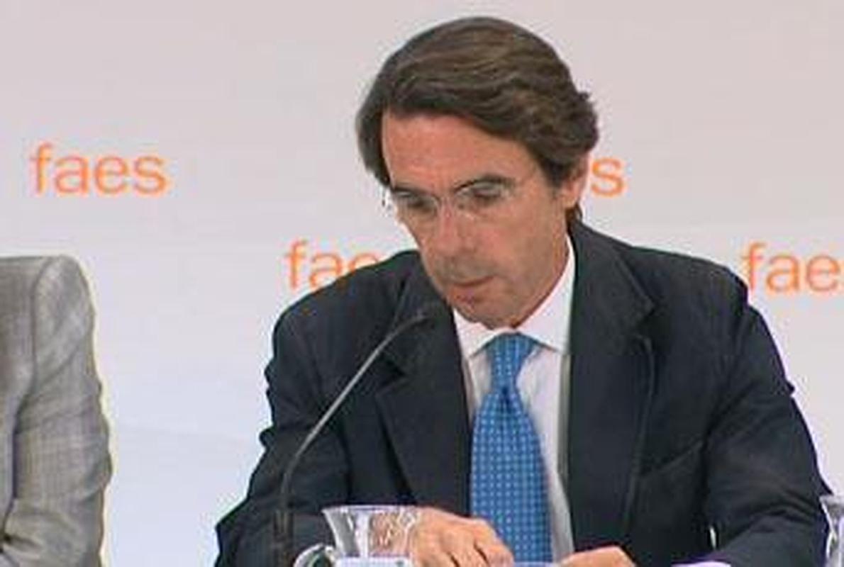 A Aznar le gusta estar "living behind the scenes"