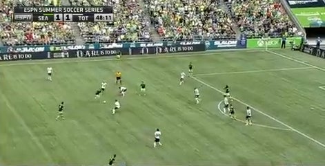 Ozzie Alonso marca un gol de bandera