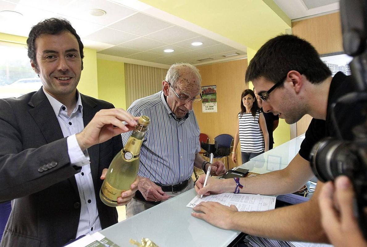 Diez mil accionistas de 50 países logran que el Eibar supere con éxito la ampliación de capital