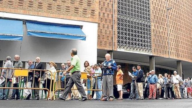 Colas y teléfonos sin parar en el primer día de venta de entradas en Vista Alegre