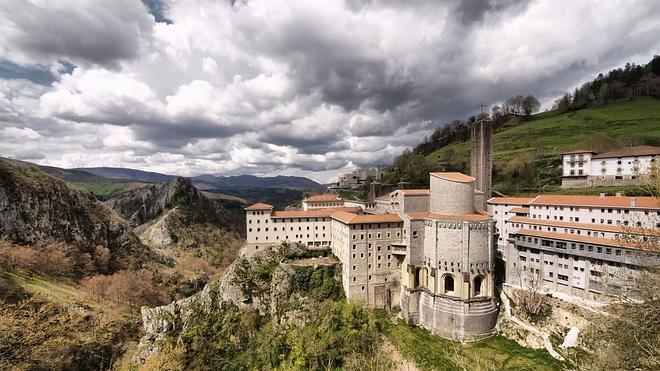 Paseos, montes y cuevas por el Santuario de Arantzazu