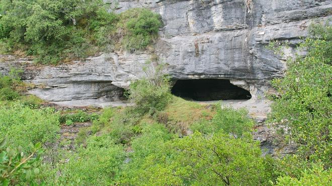 Un paseo por la cueva de Los Goros