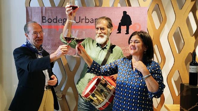 Ramón Barea recibe 65 botellas de vino como homenaje a sus 65 años