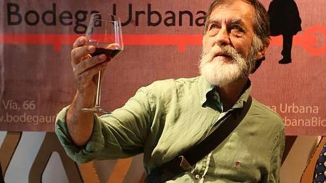 Ramón Barea recibe 65 botellas de vino como homenaje a sus 65 años