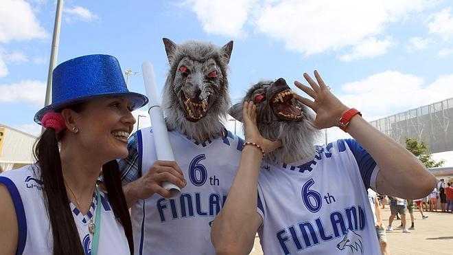 La manada de lobos finesa devora a una colapsada Ucrania