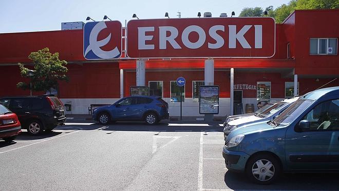 Eroski se plantea abrir sus comercios el Día de la Constitución