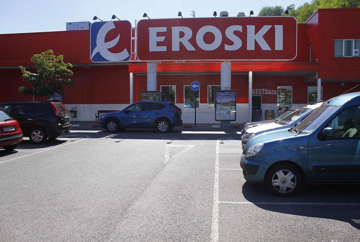 El Gobierno vasco asegura que la ley avala la apertura de Eroski en festivo