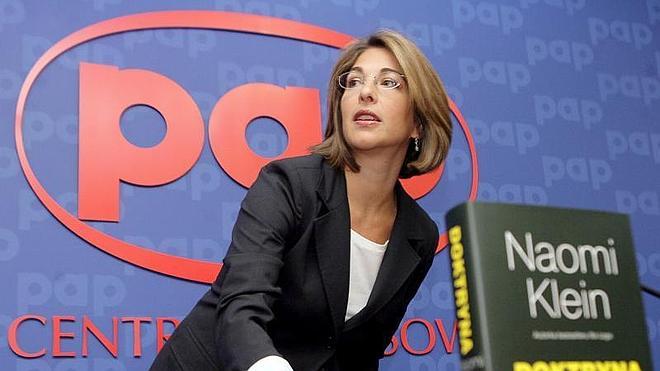 La mujer que pone verdes a los poderosos