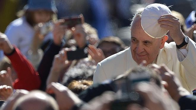 Las pujas en Ebay por un solideo del Papa superan ya los 92.000 euros