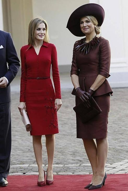 El reencuentro otoñal y monocolor de Letizia y Máxima