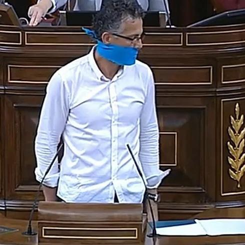 Errekondo se amordaza en el Congreso y canta una de Eskorbuto