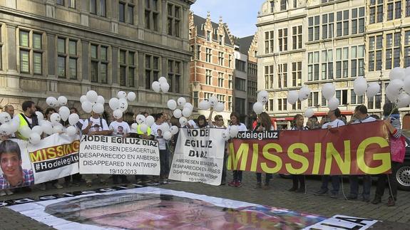 Los padres de Hodei, convencidos de que hay testigos que pudieron ver lo que le sucedió a su hijo