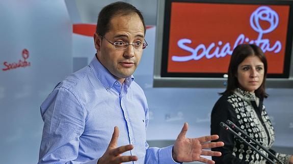 El PSOE ve en Podemos "más táctica que fondo" y se presenta como "la única alternativa posible" al PP