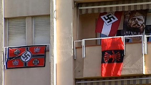 Sabadell denuncia la exhibición de símbolos nazis en un domicilio