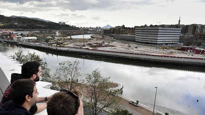 La última gran obra de Bilbao apura su puesta de largo de la mano de Frank Gehry