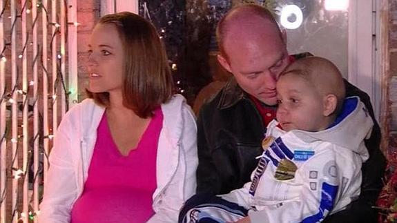 Adelantan la Navidad para que un niño con leucemia pueda disfrutarla