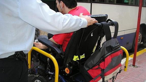Más colectivos solicitan que el bus Vitoria-Bilbao pare sólo en la estación
