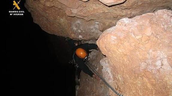 Rescatado un montañero alavés tras pasar seis horas colgado a 250 metros de altura en Huesca