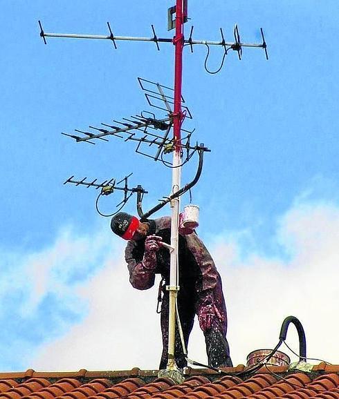 Unánime llamamiento al Gobierno para que retrase el reajuste de la TDT