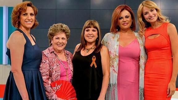 Bronca a Loles León del director de su programa por lucir el lazo naranja de TVE