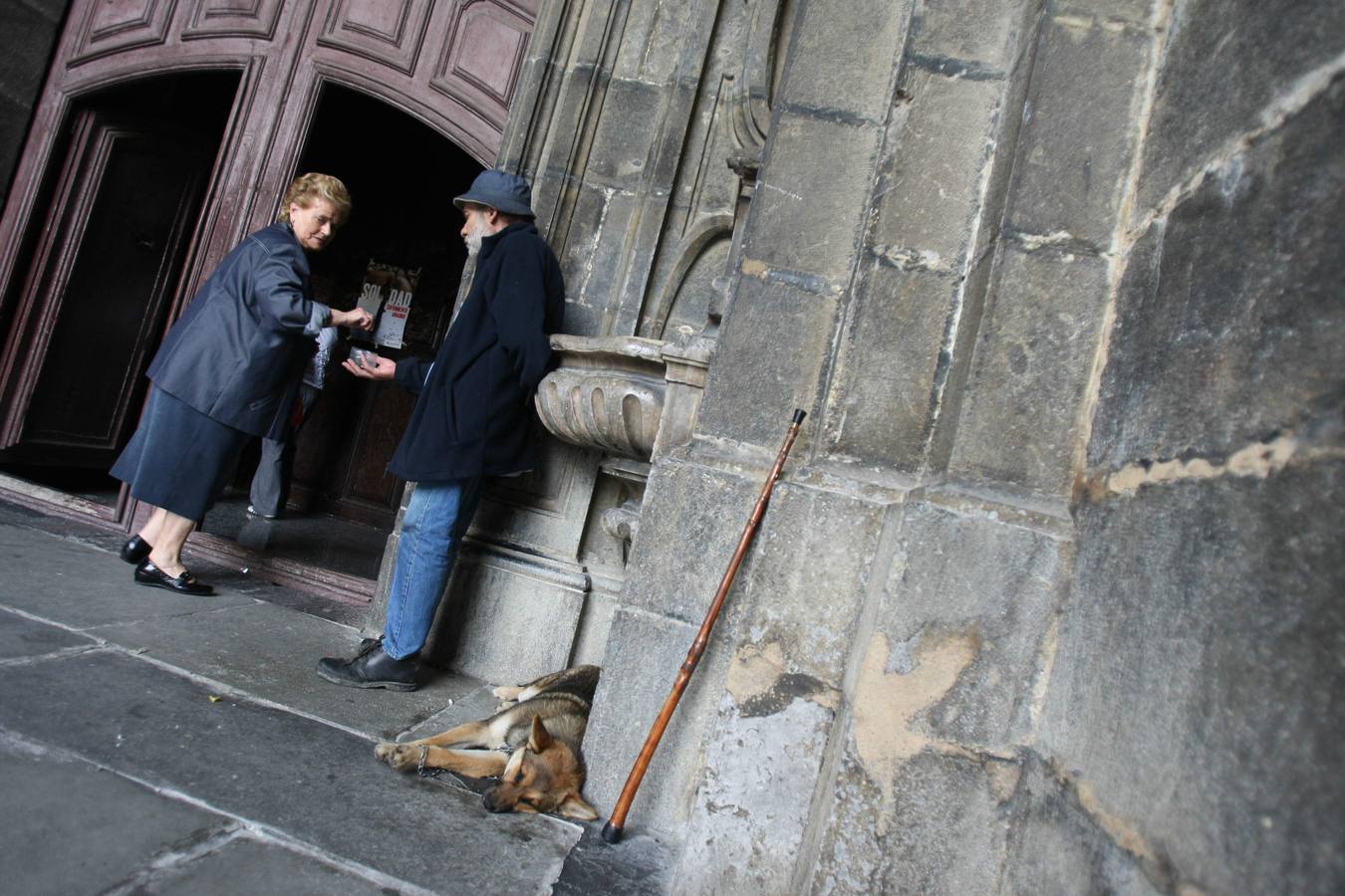 Se acabó el pedir a la puerta de la iglesia