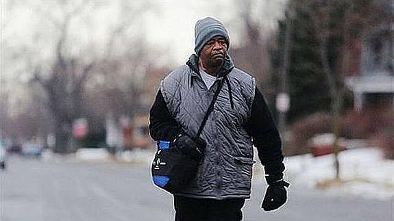 Camina 33 kilómetros todos los días para ir a trabajar pero la solidaridad cambiará su vida