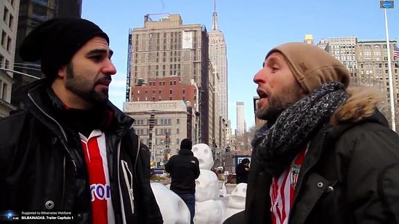 Dos leones se comen la Gran Manzana