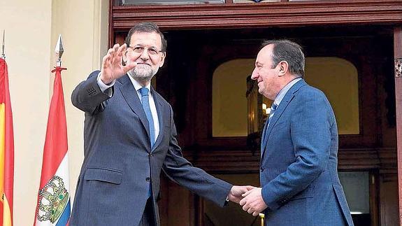 Rajoy se compromete a tramitar "con rapidez" las ayudas por los daños de la crecida del Ebro