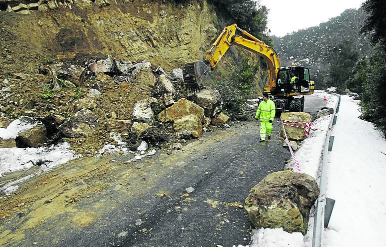 Un desprendimiento obliga a cerrar la A-2122 a la altura de Sobrón