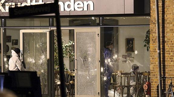 "Hubo 200 disparos, las balas traspasaron las puertas y todo el mundo se echó a tierra"