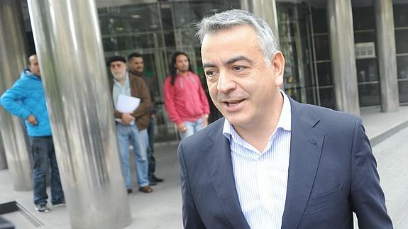 La jueza admite a trámite la querella de SOS Racismo contra Javier de Andrés