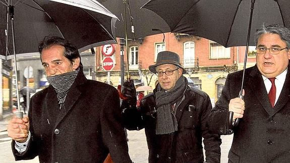 Kutxabank sostiene en su auditoría que Cabieces cobró, pero no trabajó