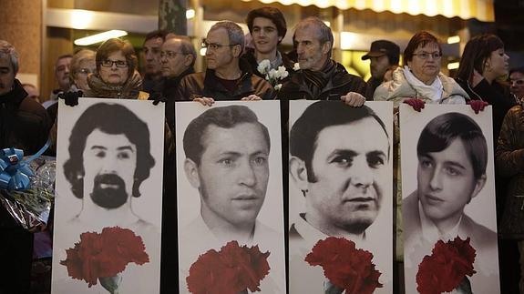 Vitoria recuerda a las víctimas del 3 de Marzo