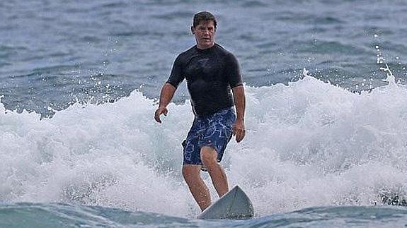 Josh Brolin salva a un surfista