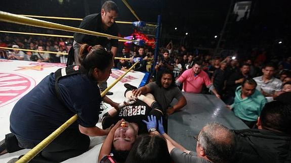 Tragedia en el ring: una patada del 'Rey Mysterio' mata a otro ídolo de la lucha libre