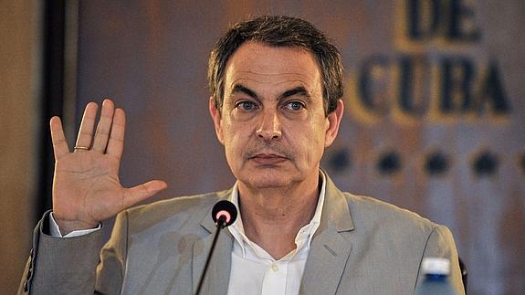 Zapatero, sobre Podemos: "Viven en el cielo, sin techo ni suelo. La democracia les hará cambiar"